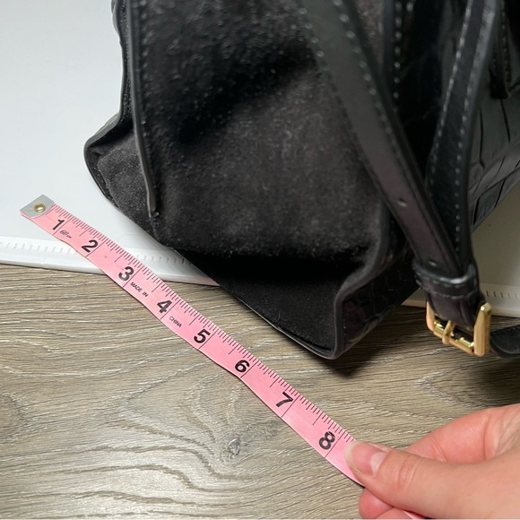 Michael Kors Hamilton leather crossbody bag Black Crocodile Leather Suede - Picture 4 of 12